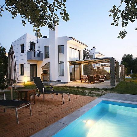 Sunny Sani Luxury Villas Стая снимка