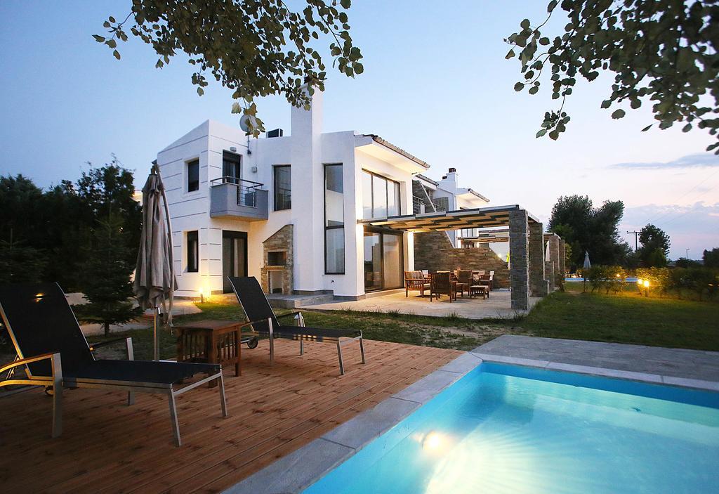 Sunny Sani Luxury Villas Стая снимка