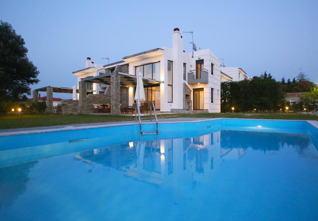 Sunny Sani Luxury Villas Стая снимка