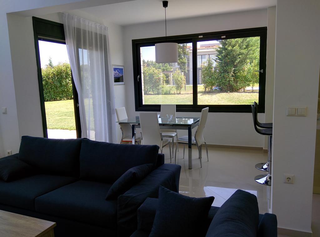 Sunny Sani Luxury Villas Стая снимка