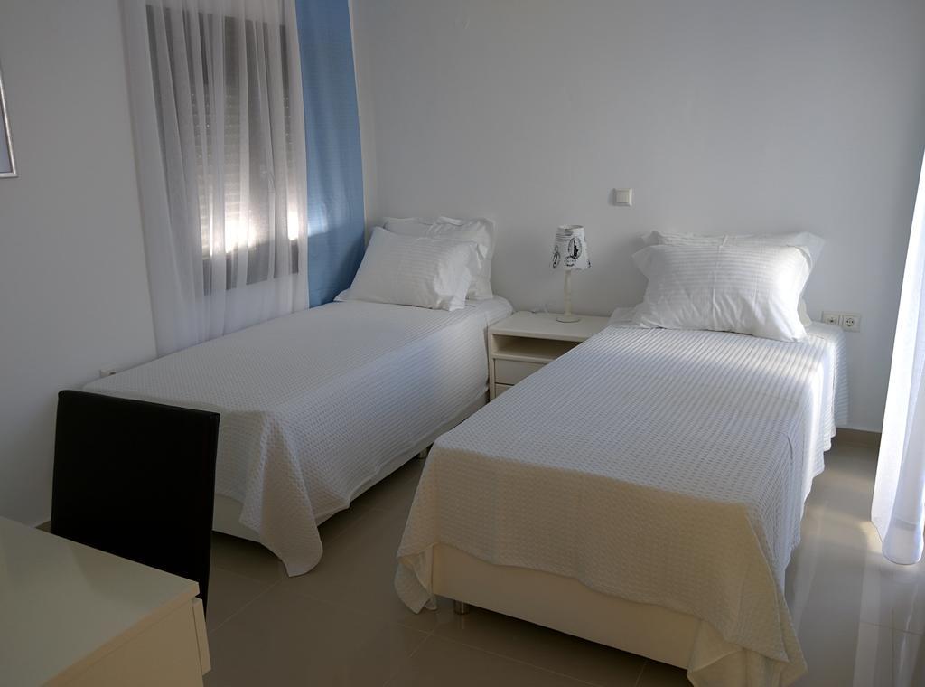 Sunny Sani Luxury Villas Стая снимка